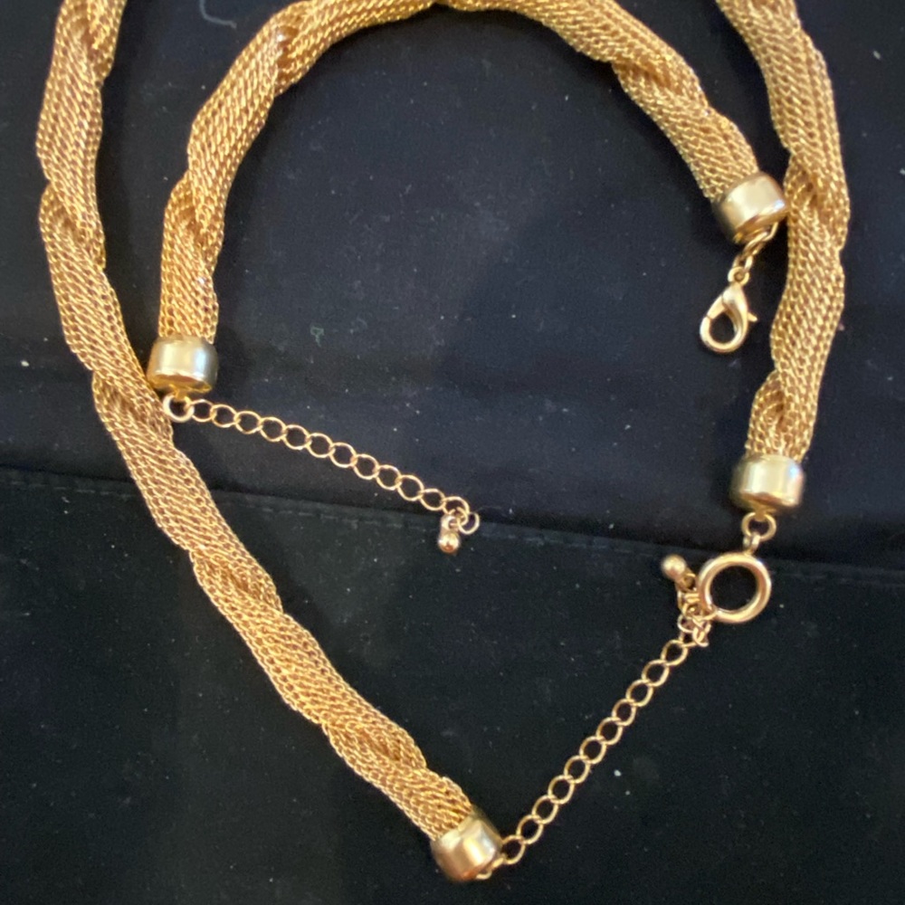 Almost new bracelet and necklace set lady